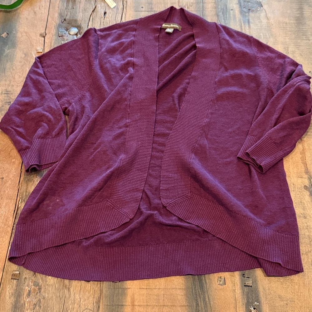 Like New lightweight Tommy Bahama Sweater size XL